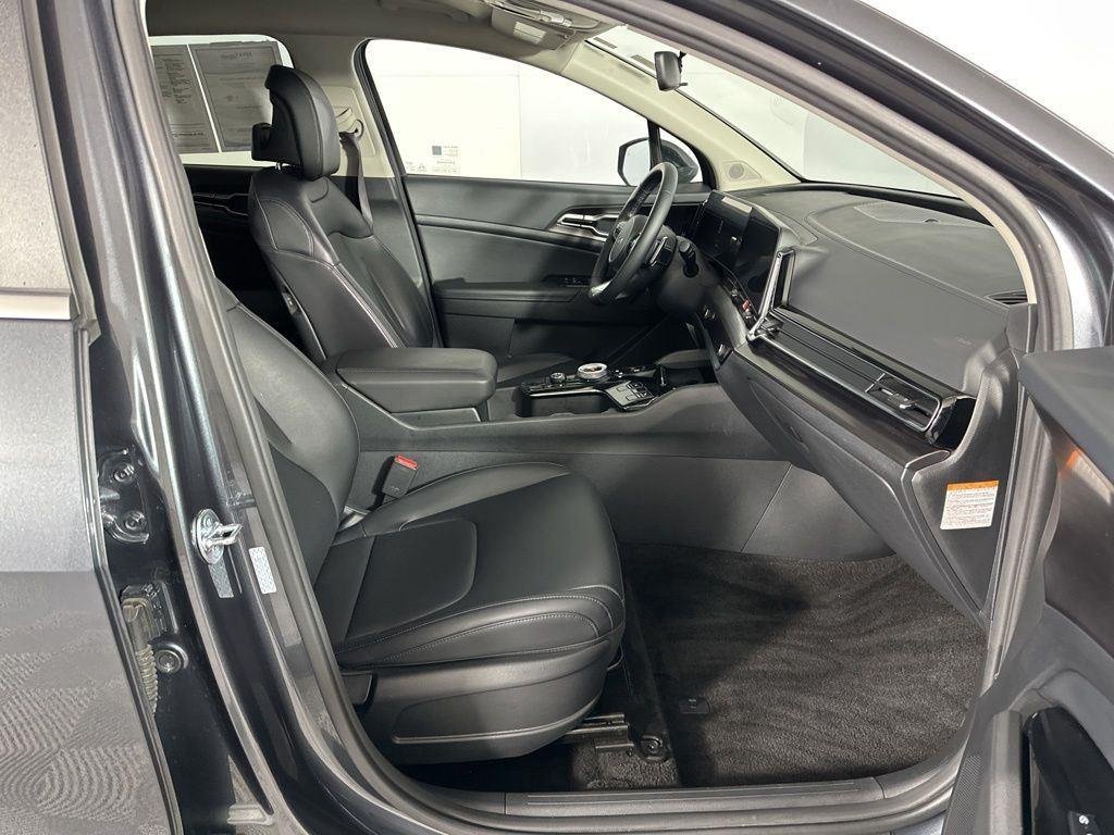 Used 2025 Gravity Gray Kia EX image 28