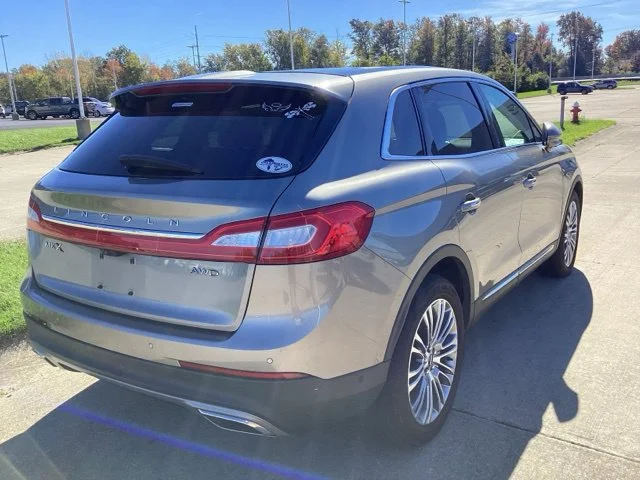Used 2016  Lincoln Reserve image 12