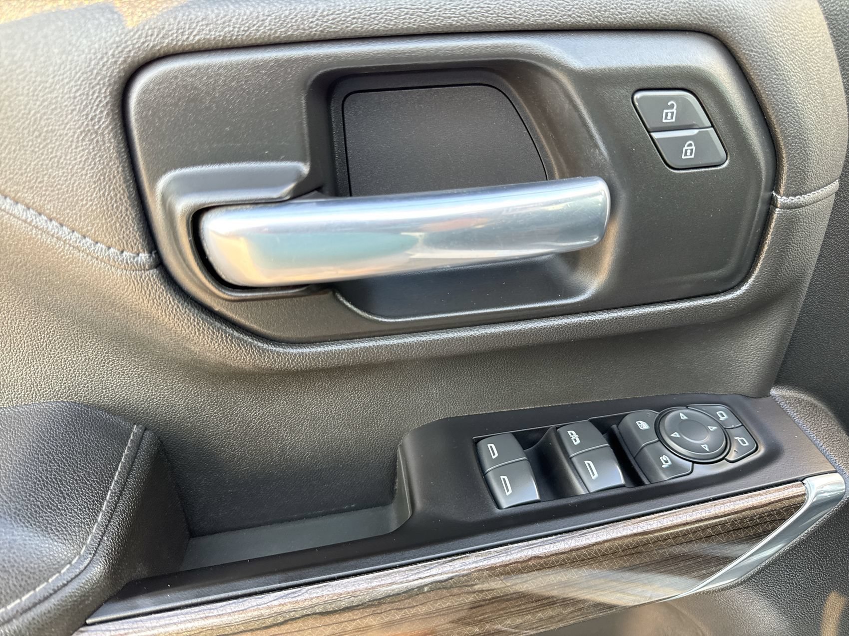 Used 2022 Summit White Chevrolet LT image 13
