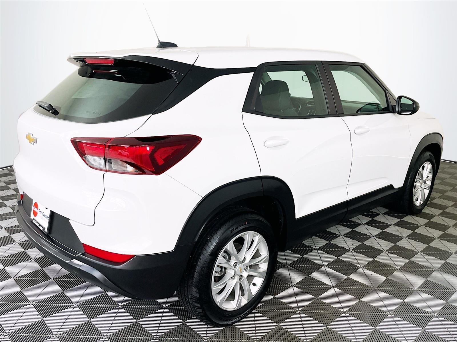 Used 2023 Summit White Chevrolet LS image 9