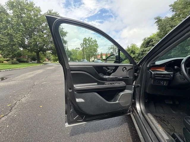 Used 2020 Magnetic Gray Lincoln Reserve image 25