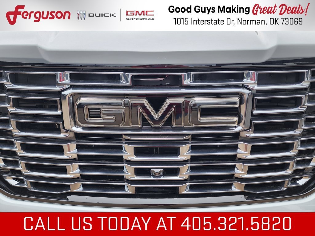 2026 GMC Yukon Denali Ultimate - Photo 9
