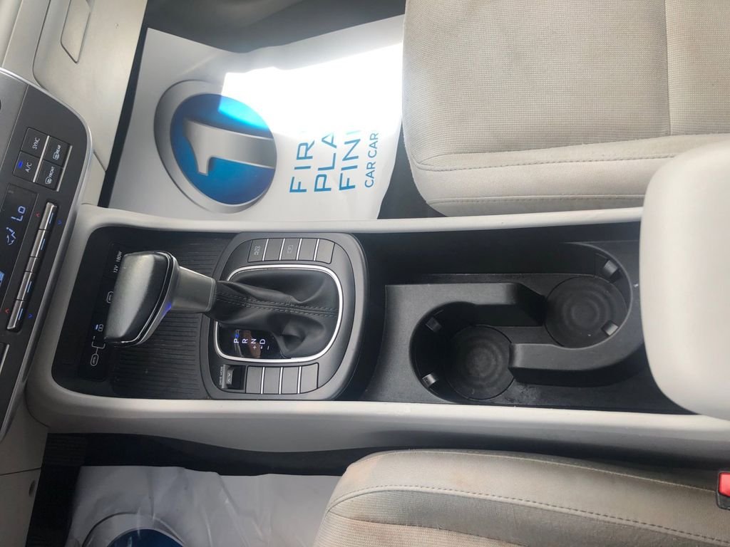 Used 2024 Blue Hyundai SEL image 11