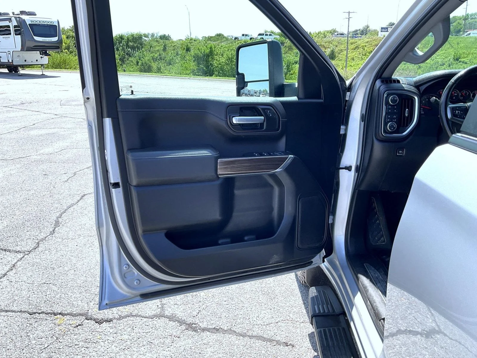 Used 2021 Silver Chevrolet RST image 9