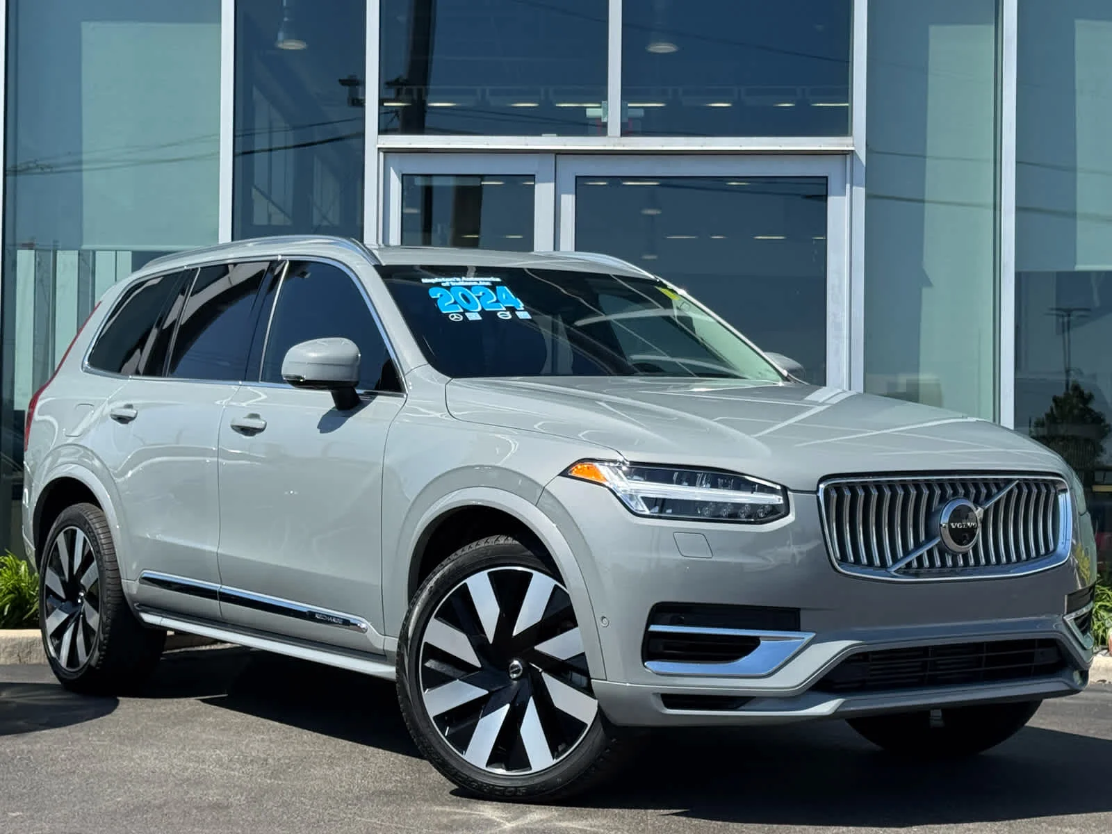 2024 Volvo XC90 T8 Recharge Ultimate 6-Seater 4WD's photo