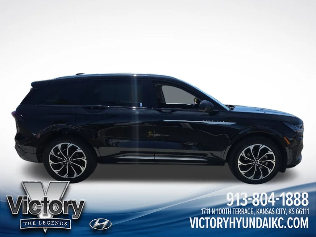 Used 2024 Black Lincoln Reserve image 6