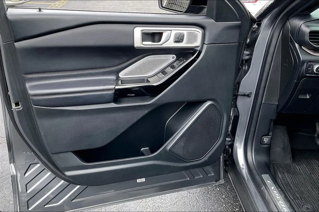 Used 2022 Gray Ford Platinum image 22