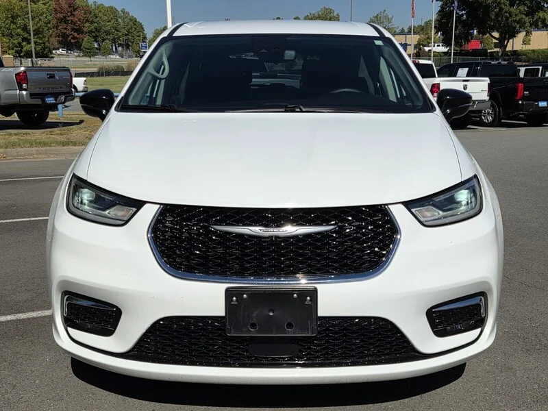 Used 2024 Bright White Clearcoat CHRYSLER TOURING L image 5