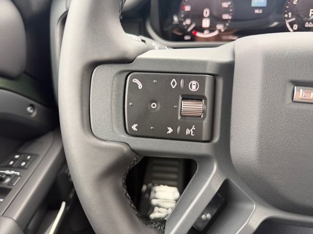 New 2026 Woolstone Green Land Rover X-Dynamic SE image 22