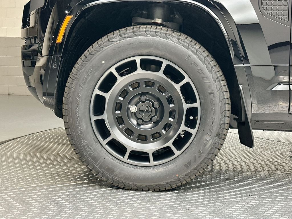 New 2026 Narvik Black Land Rover OCTA image 13