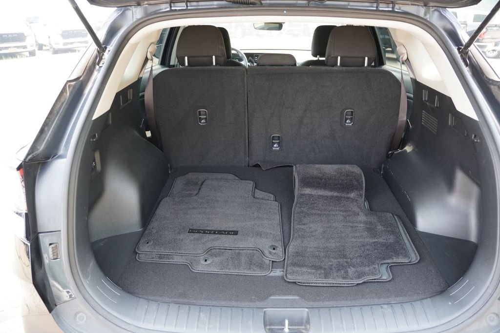 Used 2023 Fusion Black Kia LX image 20