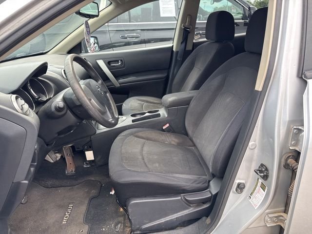 Used 2010 Silver Nissan S image 15
