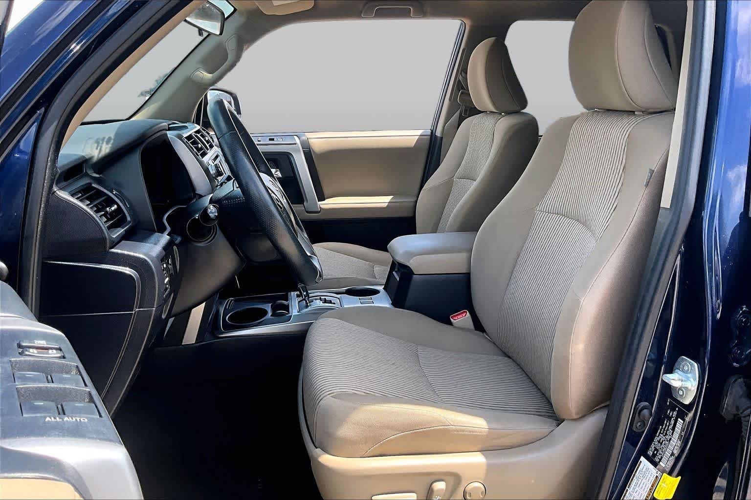 Used 2019 Nautical Blue Metallic Toyota SR5 image 8