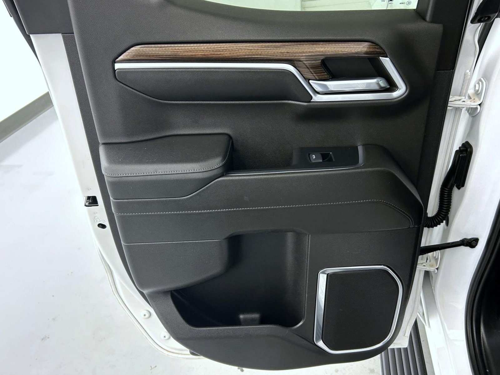Used 2024 Summit White Chevrolet LT image 20