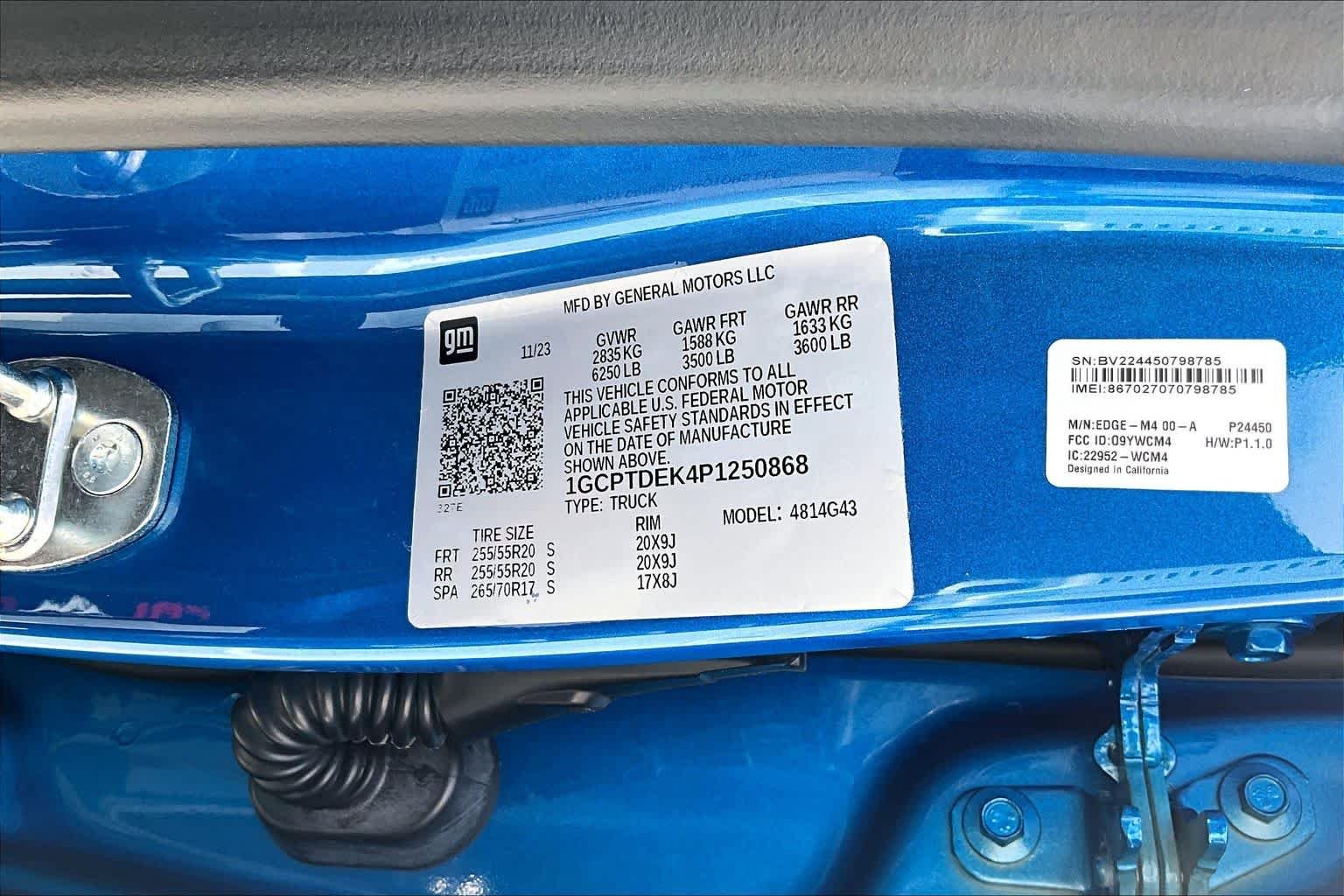 Used 2023 Glacier Blue Metallic Chevrolet 4WD Z71 image 29
