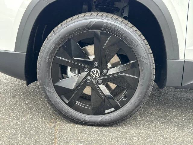 New 2026 Pure White W/Deep Black Roof Volkswagen 1.5T SE Black image 9