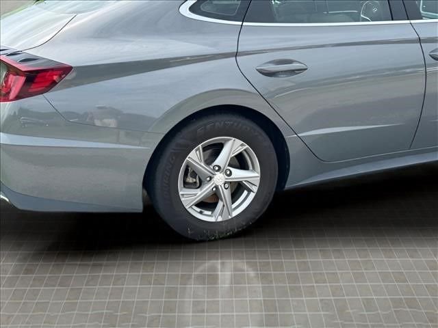 Used 2023 Gray Hyundai SE image 12