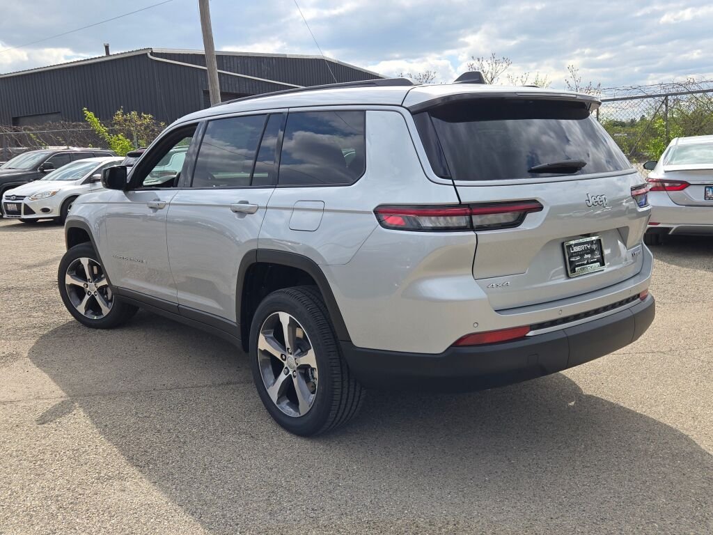 New 2026 Silver Zynith Exterior Paint Jeep Limited image 15