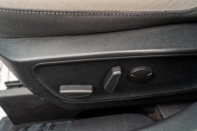 Used 2020 Blue Metallic Ford SE image 19
