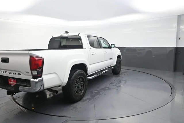 Used 2022 White Toyota SR5 image 15