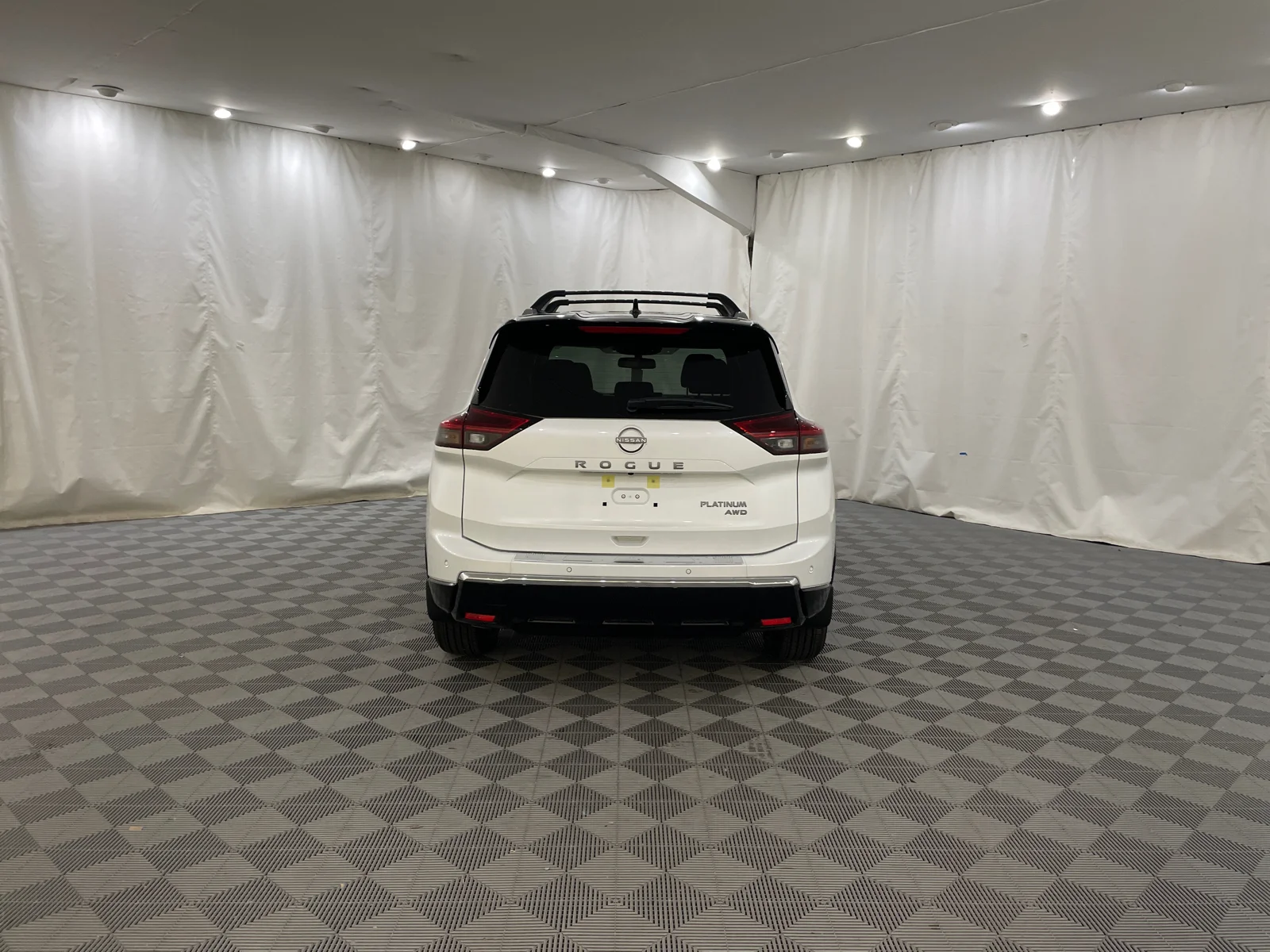New 2026 Everest White Pearl/Super Black Nissan Platinum image 6