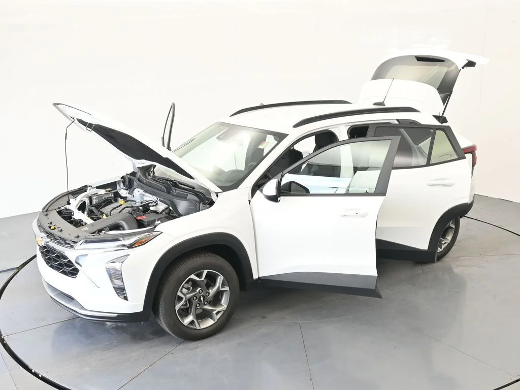 Used 2025 Summit White Chevrolet LT image 43
