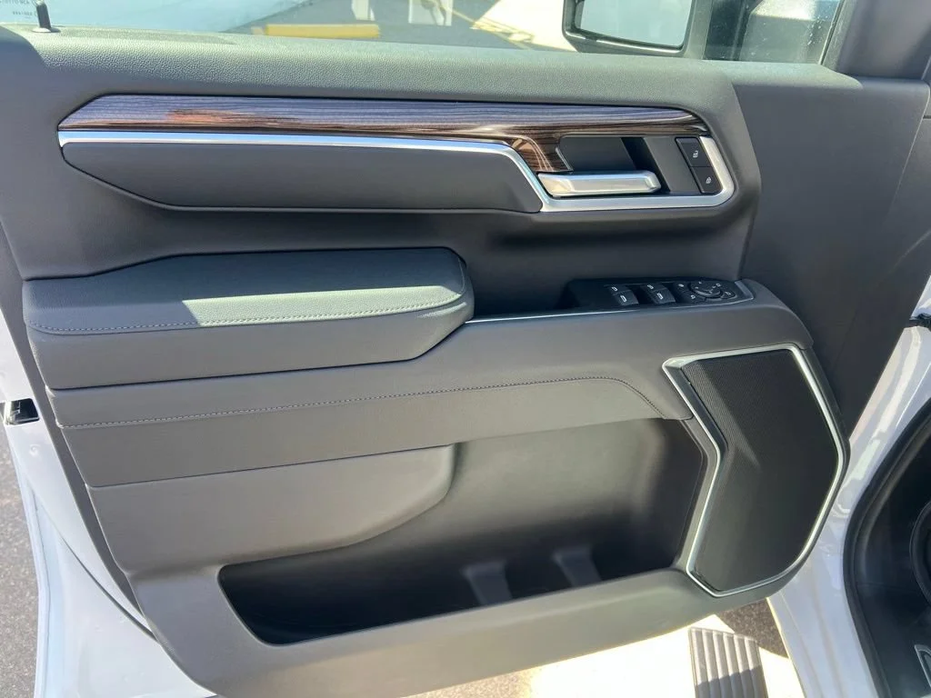 New 2026 Summit White Chevrolet LT image 9