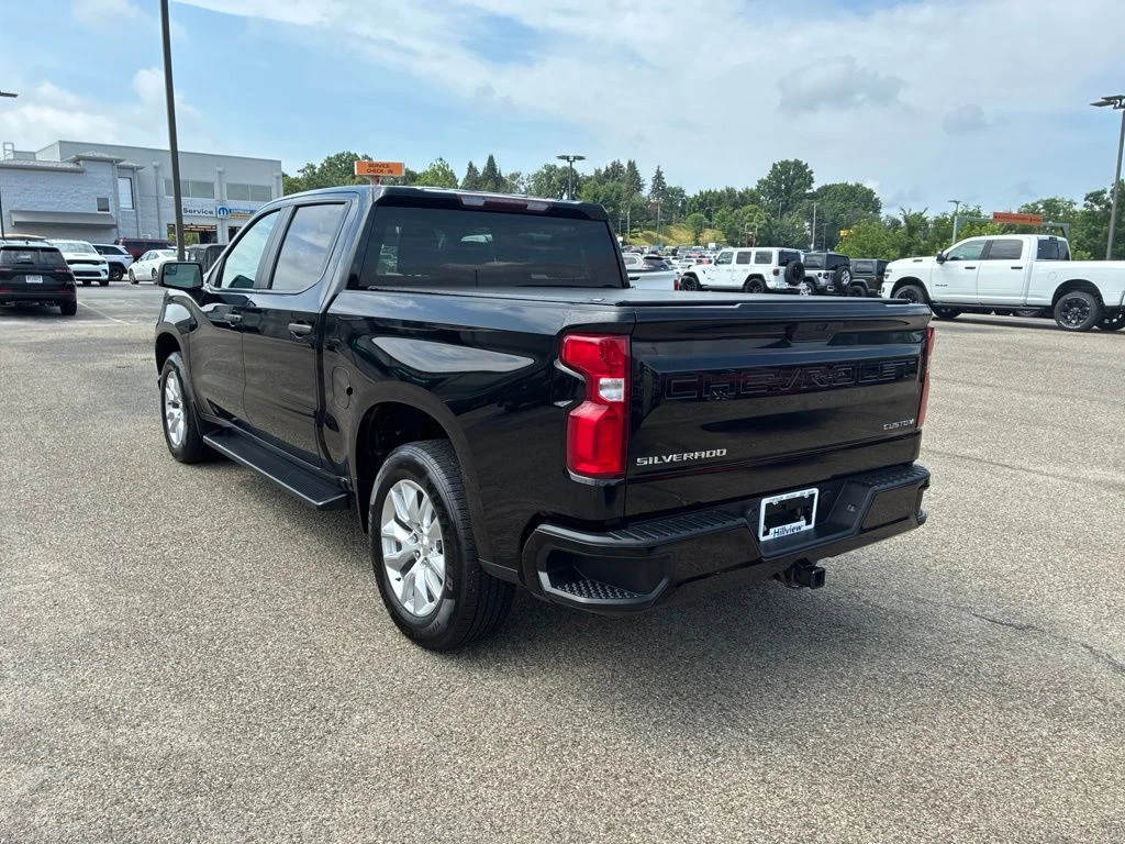 Used 2022 Black Chevrolet Custom image 3