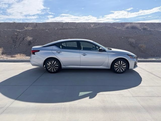 Used 2025 Silver Nissan 2.5 SV image 4