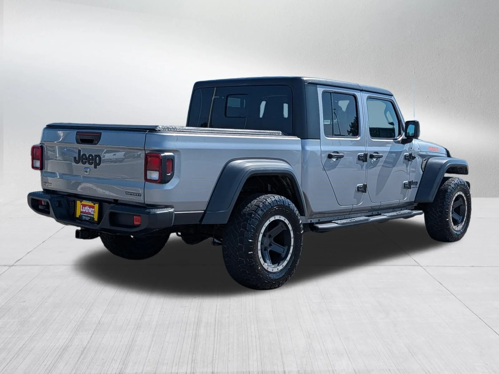 Used 2020 Billet Silver Metallic Clearcoat Jeep Sport S image 7