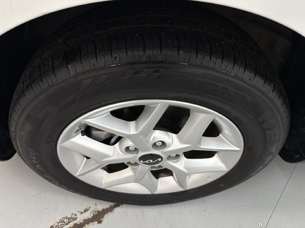 Used 2025 Snow White Pearl Kia LX image 29