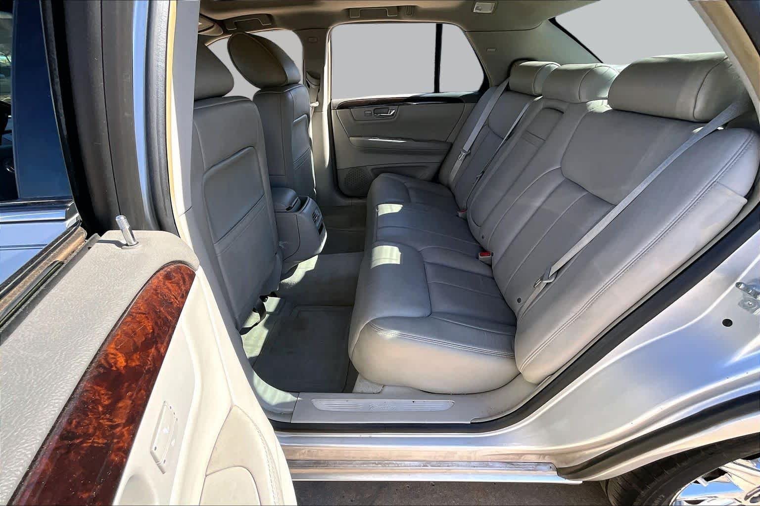 Used 2011 Radiant Silver Metallic Cadillac Luxury Collection image 19