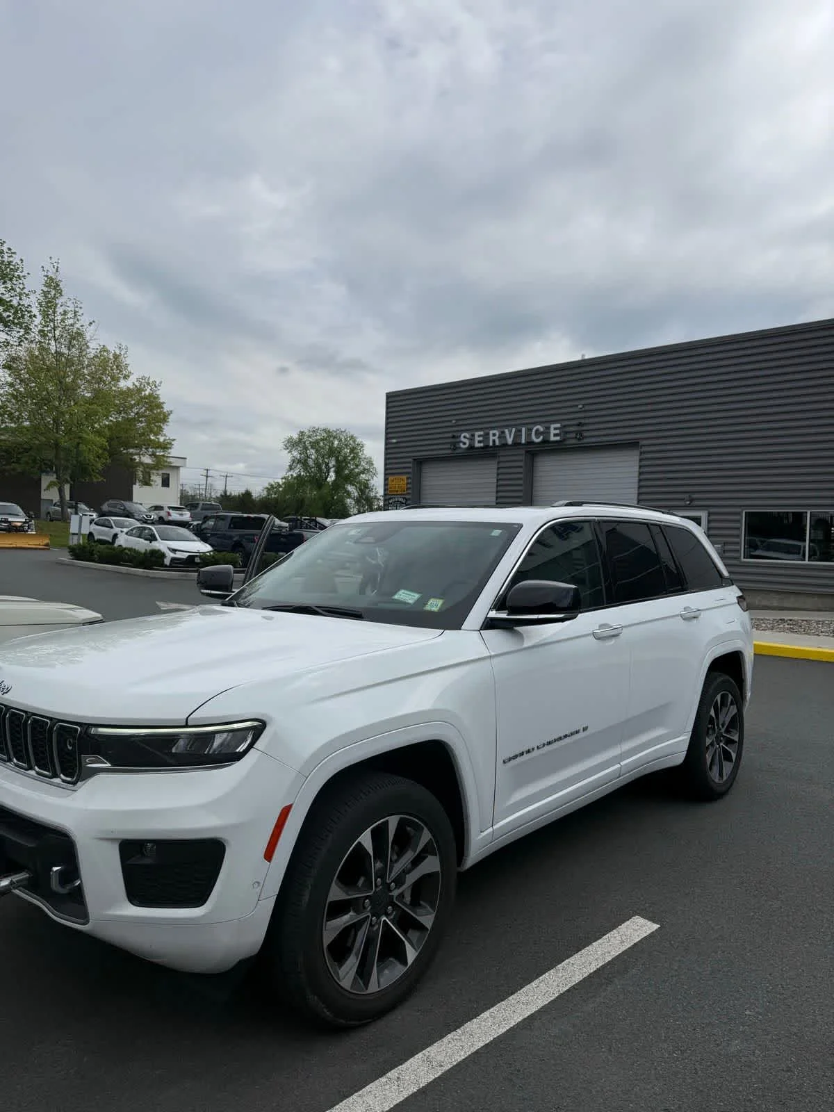 2023 Jeep Grand Cherokee Overland 4x4's photo