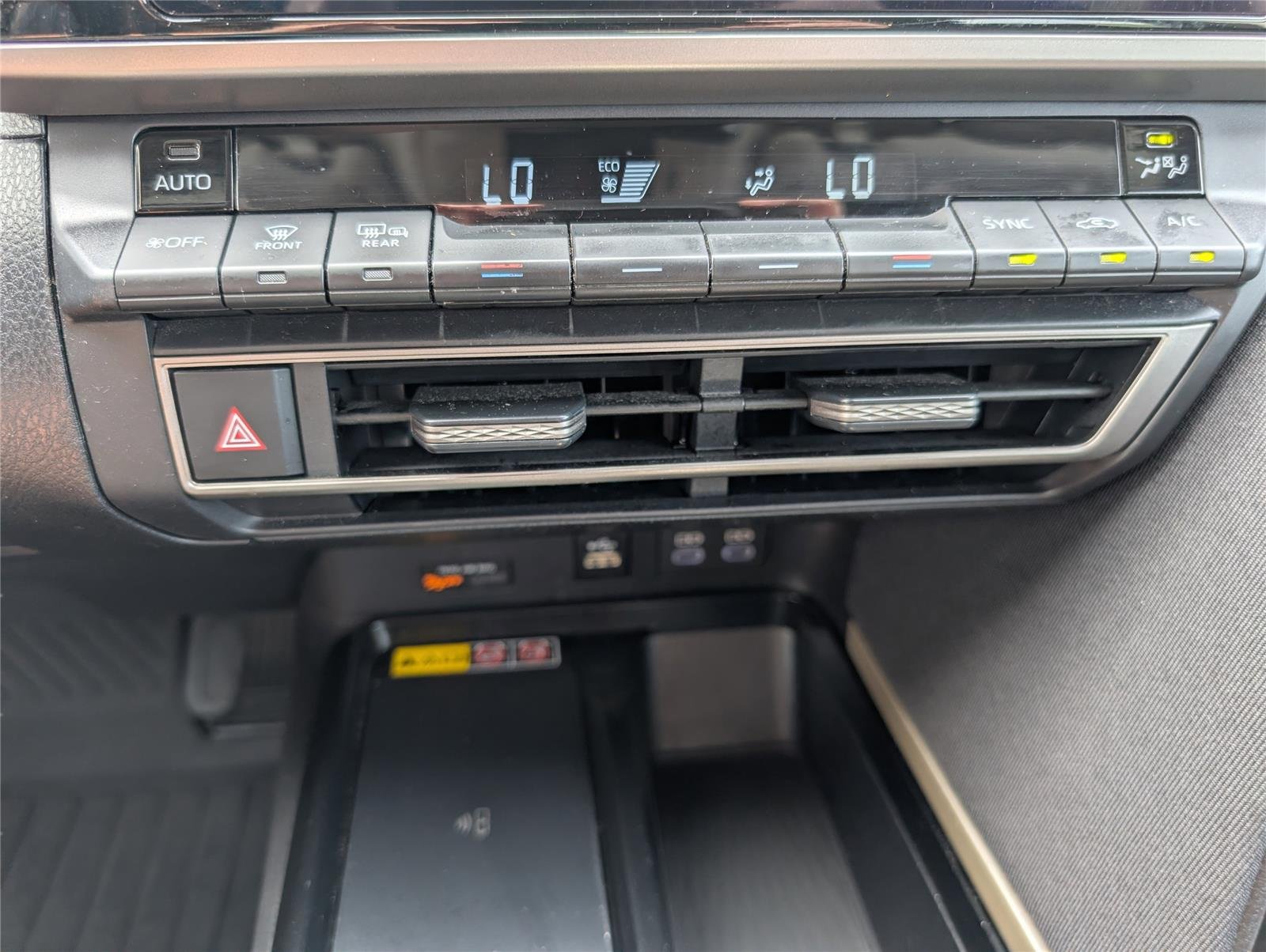 Used 2025 Ice Cap Toyota LE image 16