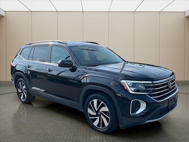 Used 2025  Volkswagen 2.0T SE w/Technology image 2