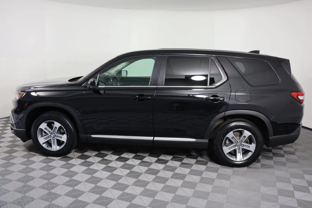 Used 2025 Black Honda EX-L image 5