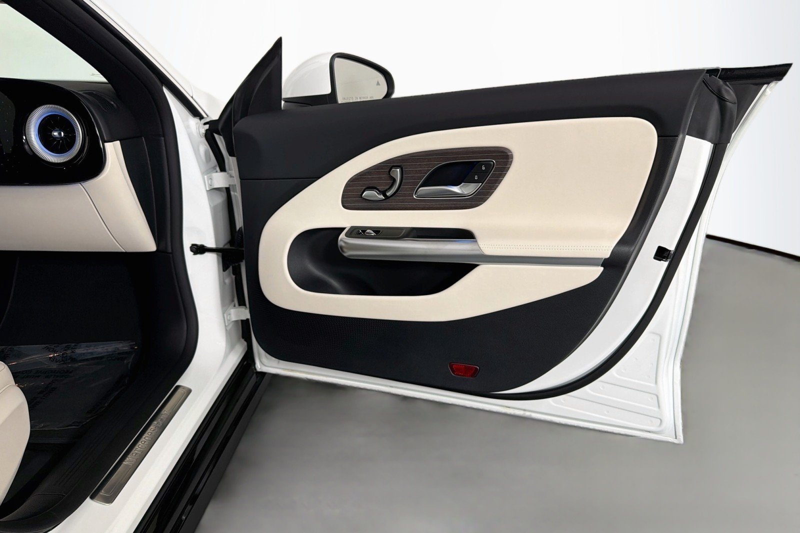 New 2027 Polar White Mercedes-Benz CLA 250+ Electric image 22