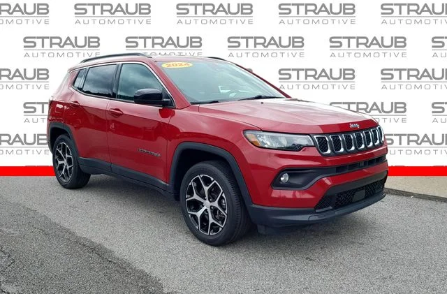 Used 2024  Jeep Latitude image 1