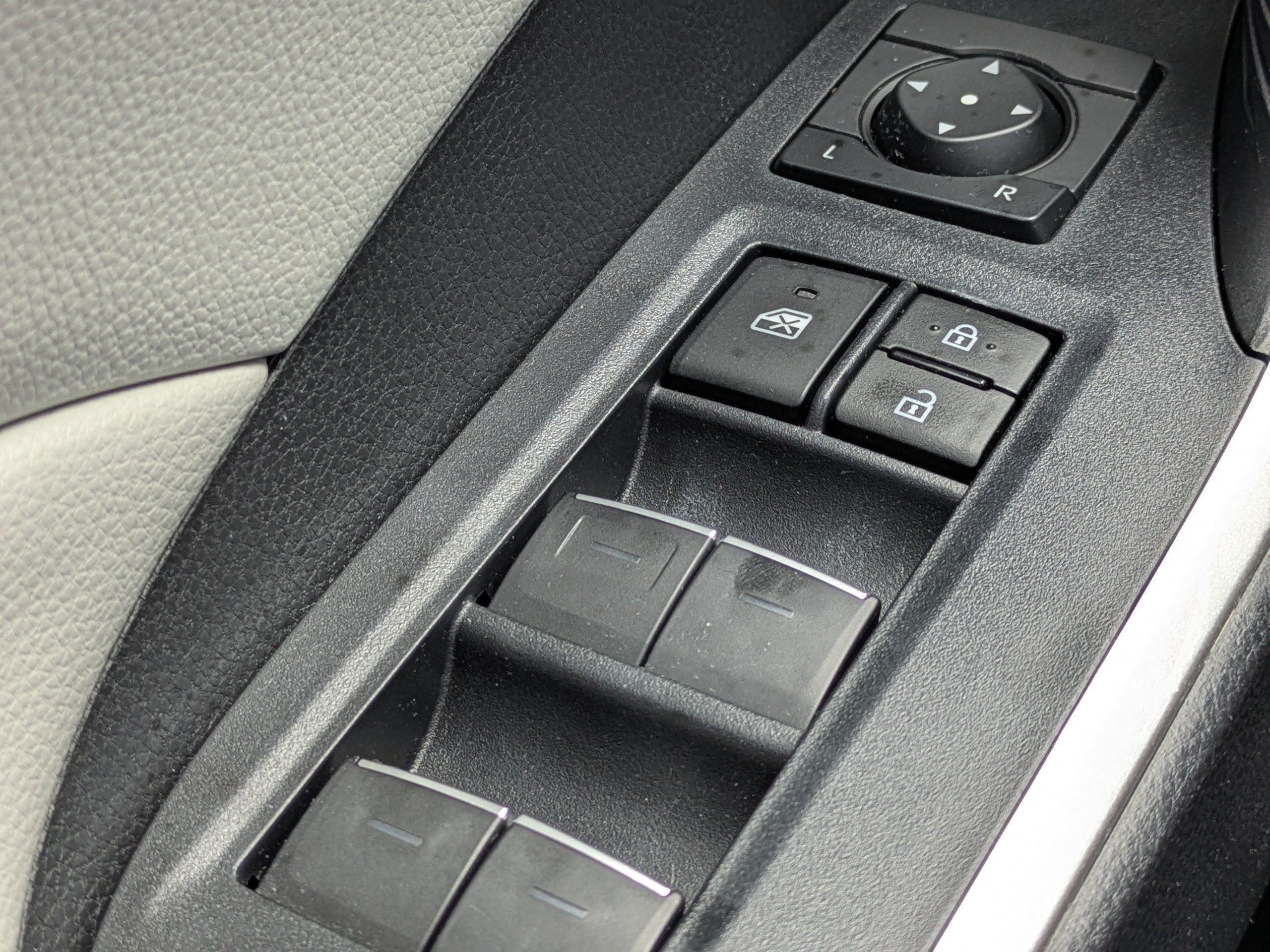 2023 Toyota RAV4 XLE - Photo 23