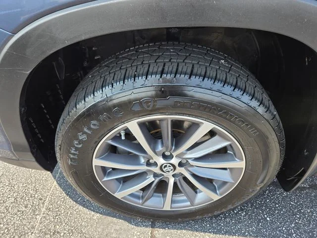 Used 2019 Blue Toyota XLE image 25