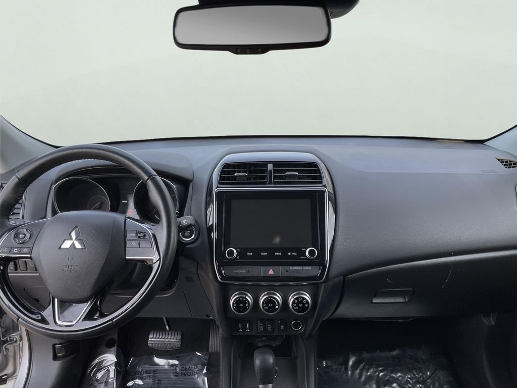 Used 2024  Mitsubishi 2.0 ES image 18