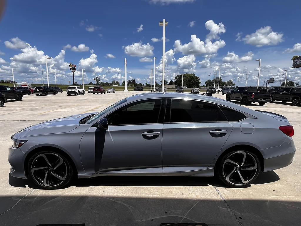 Used 2022 Sonic Gray Pearl Honda Sport image 5