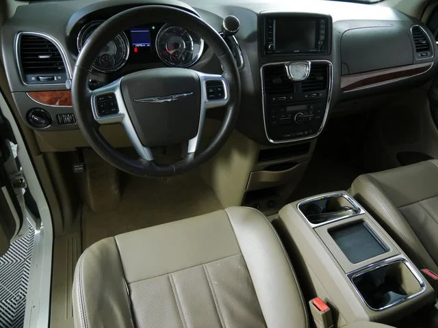 Used 2012 White Chrysler Touring image 2