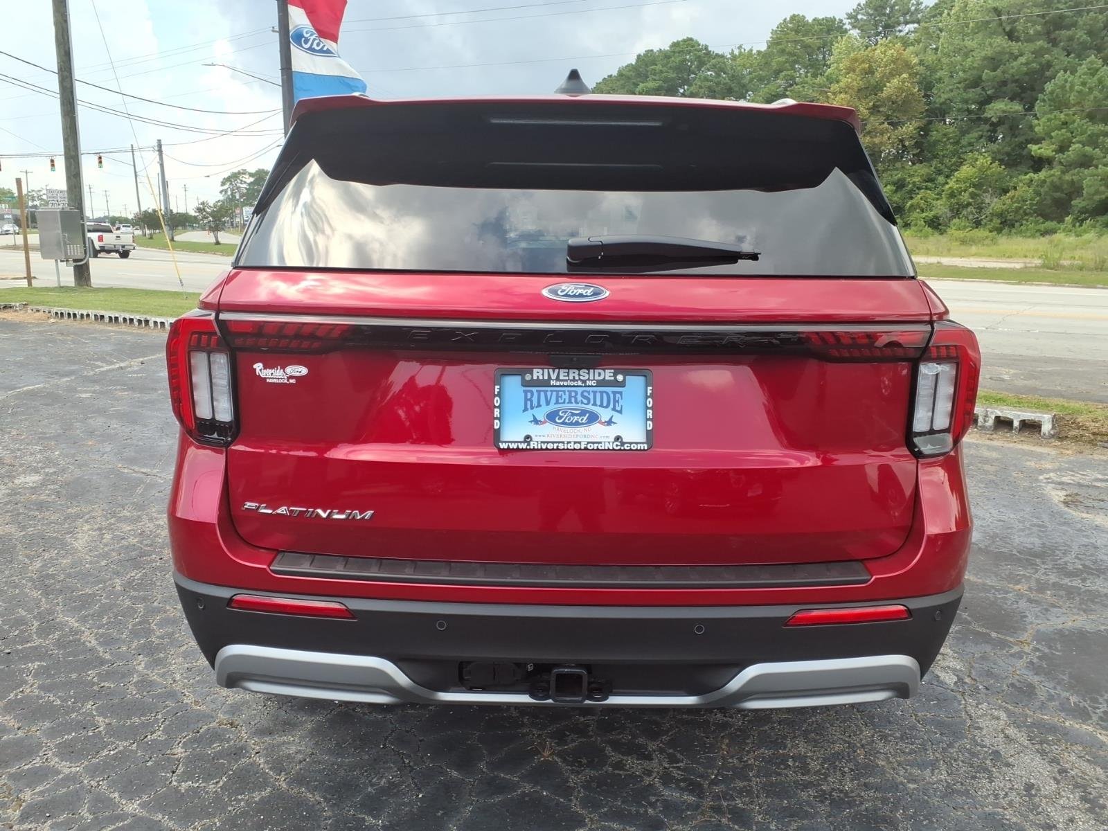 New 2026 Rapid Red Metallic Tinted Clearcoat Ford Platinum™ image 2