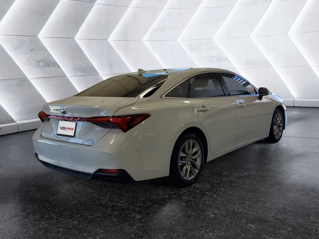 Used 2022 White Toyota XLE Plus image 4