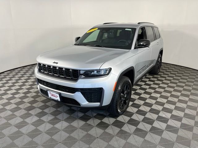 Used 2026 Silver Jeep Altitude image 3