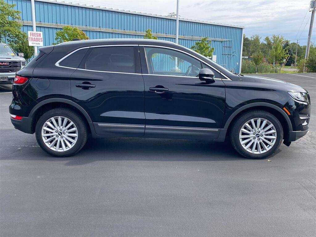 Used 2019 Infinite Black Lincoln Standard image 11