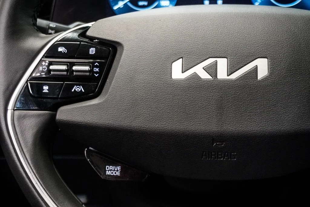 Used 2024 Gray Kia Wind image 15