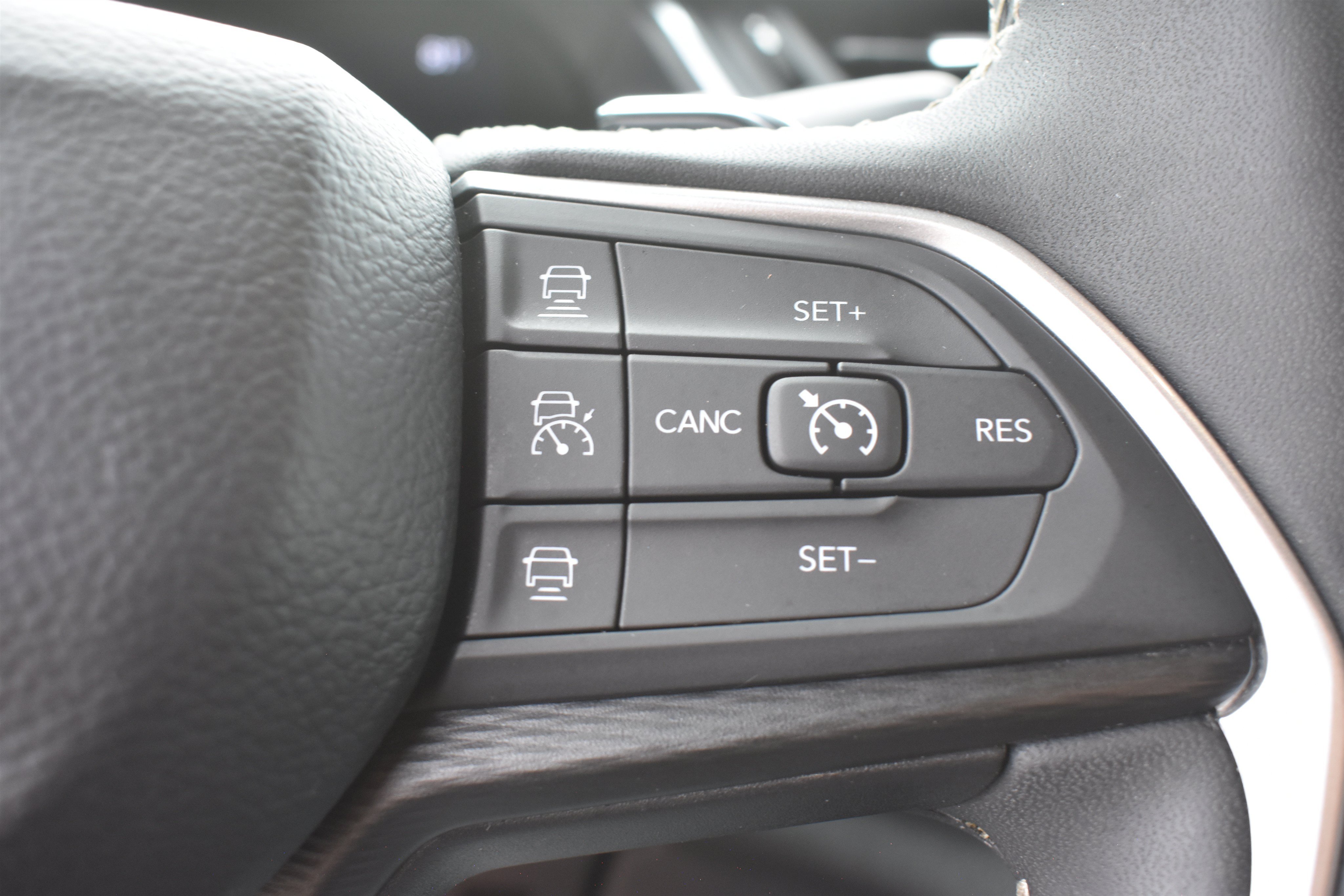 Used 2024 Diamond Black Crystal Pearlcoat Jeep Altitude image 20
