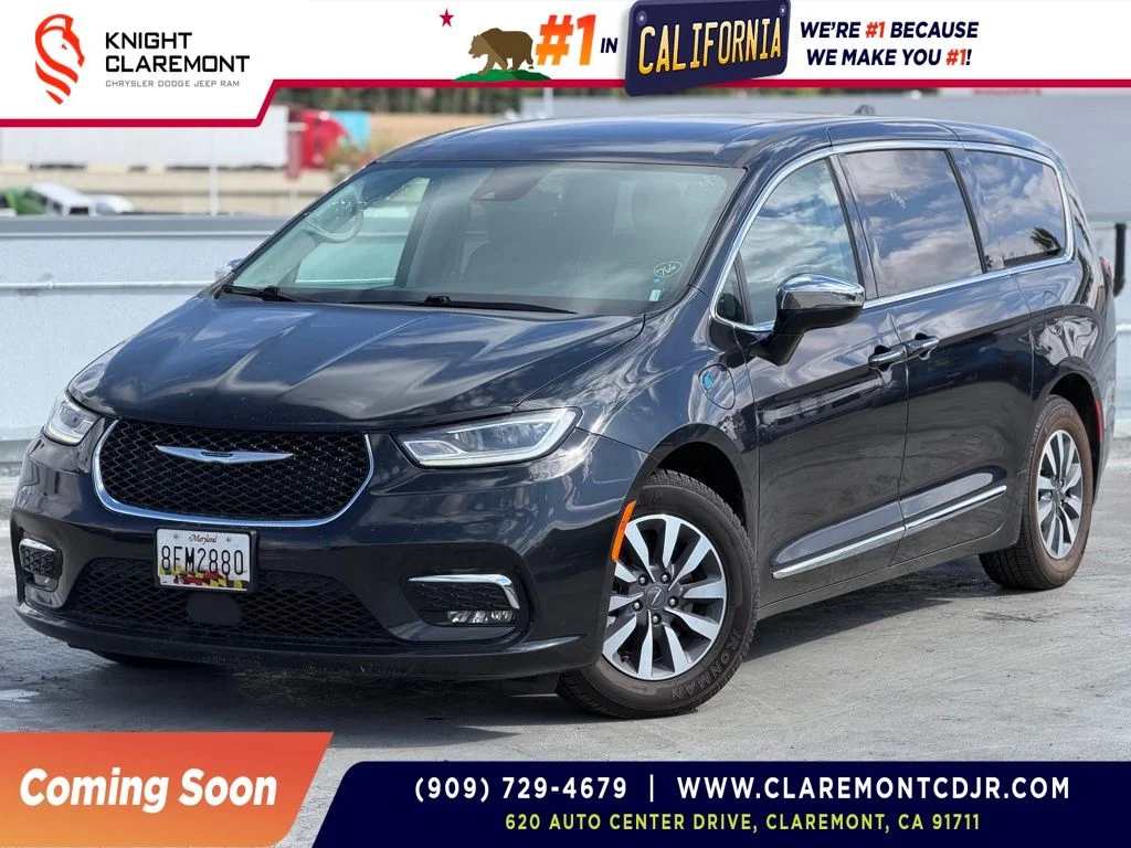 2023 Chrysler Pacifica Hybrid Limited Hybrid's photo
